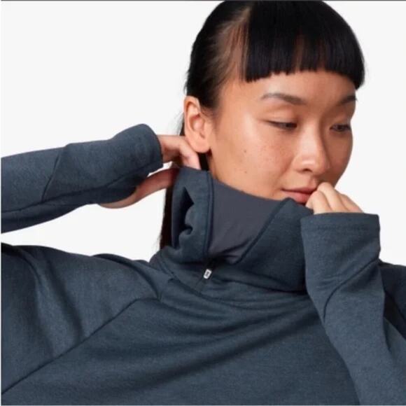 On Running Women's High Neck Technical Hoodie On Clouds Funnel Neck Thumb Holes - Picture 3 of 15